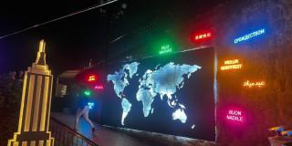 Imagen de croquis mapa mundial en luces navideñas Monserrate