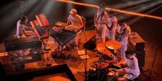 Imagen de uno de los Grupos en escena y que estarán en Electro Velitas 2025.