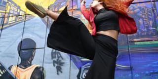 magen de una mujer practicando algún baile de géneros urbanos