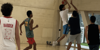 Imagen de un grupo de jóvenes disfrutando de este espacio en el CEFE Chapinero.