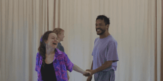 Imagen de vdarias personas tomando el taller gratuito del CEE Chapinero