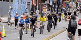 Imagen de personas en la ciclovía 