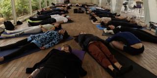 Imagen de varias personas tomando el taller en el CEE Chapinero