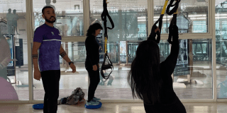 Imagen de varias personas en el gimnasio del CEFE Chapinero tomando la masterclass