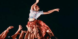 Imagen de varios bailarines que hacen parte de la obra.