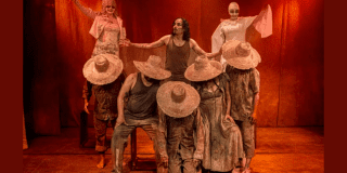 Imagen de los personajes de la obra de teatro 'La Caída de las Águilas' en la Casa TEA