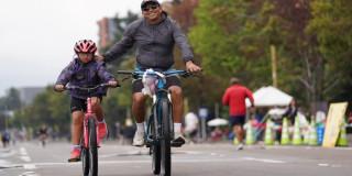 personas montando en bicicleta