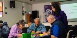 Imagen de Personas mayores, usuarios de BibloRed