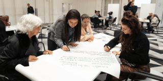 Imagen de varias personas tomando el taller.