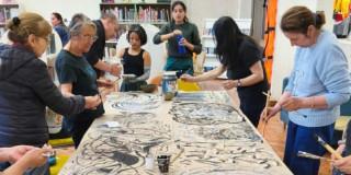 Foto que muestra personas reunidas 
