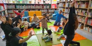 Personas participan en actividad Leo con mi bebé