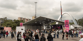 Imagen de la plaza central de Corferias en la FILBo.