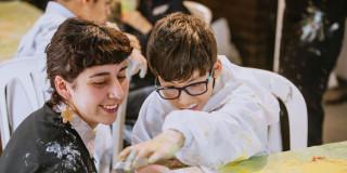 Imagen de mujer con niño 