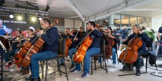 Foto de la Sinfónica en Jeans en concierto en Bogotá.