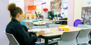 Imagen de Usuaria de la Biblioteca Pública Lago Timiza