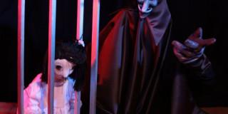Imagen títeres de una niña y el diablo