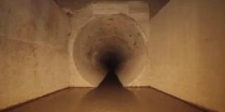 Imagen grafica relacionada con la exposición 'Katabasis'