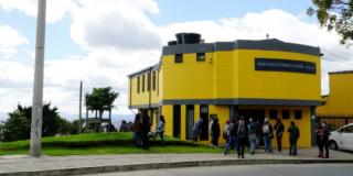 Foto de la fachada de la Biblioteca Pública La Peña 