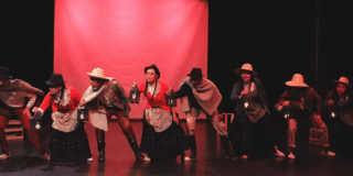 Imagen de la agrupación en la tarima del Museo Colonial de Bogotá.