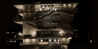 Imagen panorámica nocturna del CEFE Chapinero.