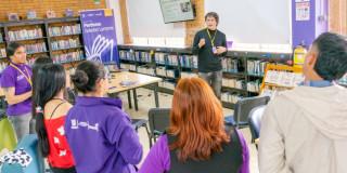 Imagen de personas en Biblioteca Pública Soledad Lamprea - Perdomo