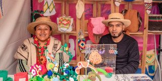 Foto de emprendedores en una de las ferias de 'Hecho en Bogotá'.