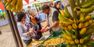 Foto de uno de los Mercados Campesinos en Bogotá.