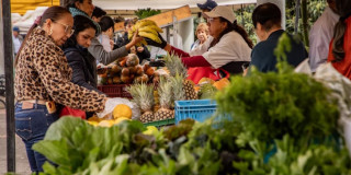 Foto de uno de los Mercados Campesinos en Bogotá.