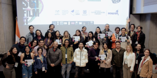 Imagen de grupo de personas con certificaciones de SciFilmIt
