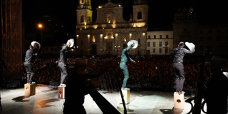 Imagen de uno de los artistas en la tarima de Joropo al Parque 2025.