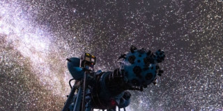 Imagen de fondo estrellado en el Domo del Planetario de Bogotá