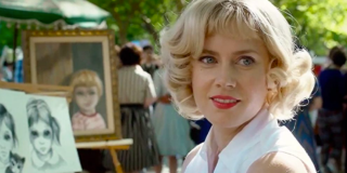 Imagen de una mujer rubia joven protagonista de la película de Tim Burton.