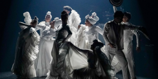 Imagen del grupo de bailarines vestidos con trajes típicos de cumbia.