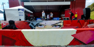 Imagen de artistas sobre tarima con la FUGA