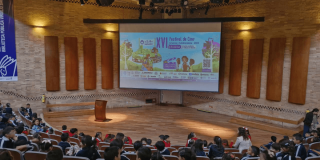 Imagen de pantalla de cine LumiFestCine 2026 en biblioteca pública de Bogotá