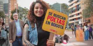 Imagen de mujer con paleta de Reverso 2025