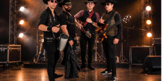 Imagen de cuatro hombres vestidos con trajes típicos de musica carranguera.