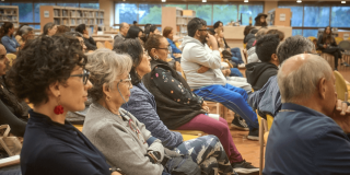 Imagen de personas reunidas en actividades de las bibliotecas públicas de Bogotá