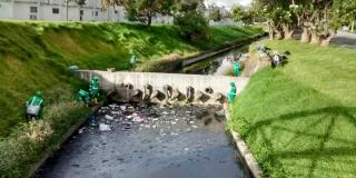 Administración local lideró jornada de limpieza en el canal Salitre de Barrios Unidos