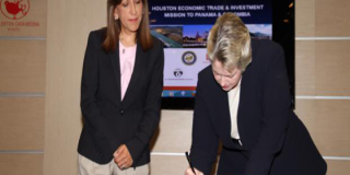 Bogotá y Houston firman memorando de entendimiento