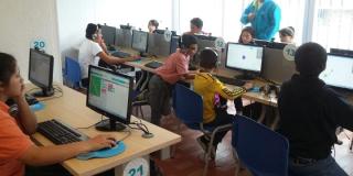 Jóvenes apropiándose de las tecnologías - Foto: Secretaría Distrital de Integración Social (SDIS)
