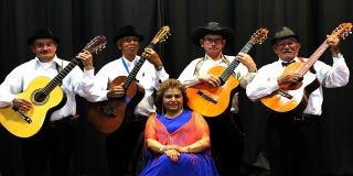 Doña María Inés Afanador y el grupo musical ‘Parranderos Mayores’ - Foto: Secretaría de Integración Social