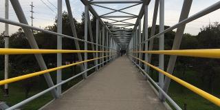 Mantenimiento puentes peatonales en Bogotá - Foto: Prensa IDU