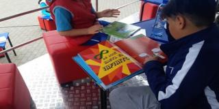 Los libros recorren Bogotá gracias al BibloMóvil 