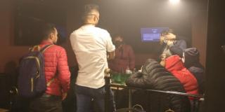 Un centenar de personas encontradas en tres fiestas clandestinas en la localidad de Los Mártires