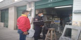 Dos animales de compañía rescatados y cuatro suspensiones de actividad comercial a comercios en operativo interinsitucional en Los Mártires en sector de marmolerías
