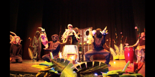 Obra de teatro “Si los tiburones fueran hombres”