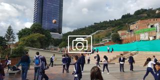 Niñas, niños y jóvenes bogotanos más felices en sus renovados colegios. 