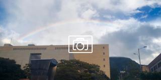 Arcoíris en tarde soleada en Bogotá 