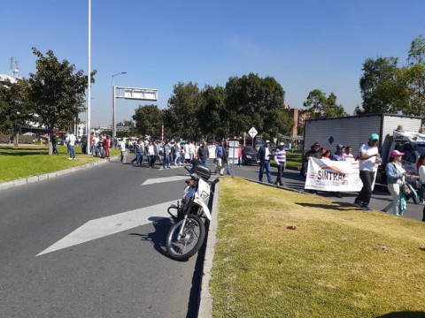 Manifestación por la calle 26 con avenida NQS